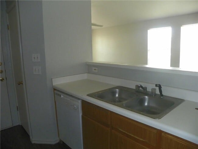 Building Photo - 2221 Creekside Ln
