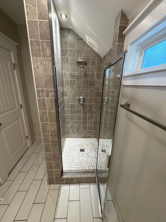Building Photo - Renovated 3BR/2BA Home in Cleveland Park – Minutes to Downtown Nashville!
