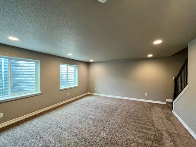 Building Photo - 1843 Ruddlesway Dr