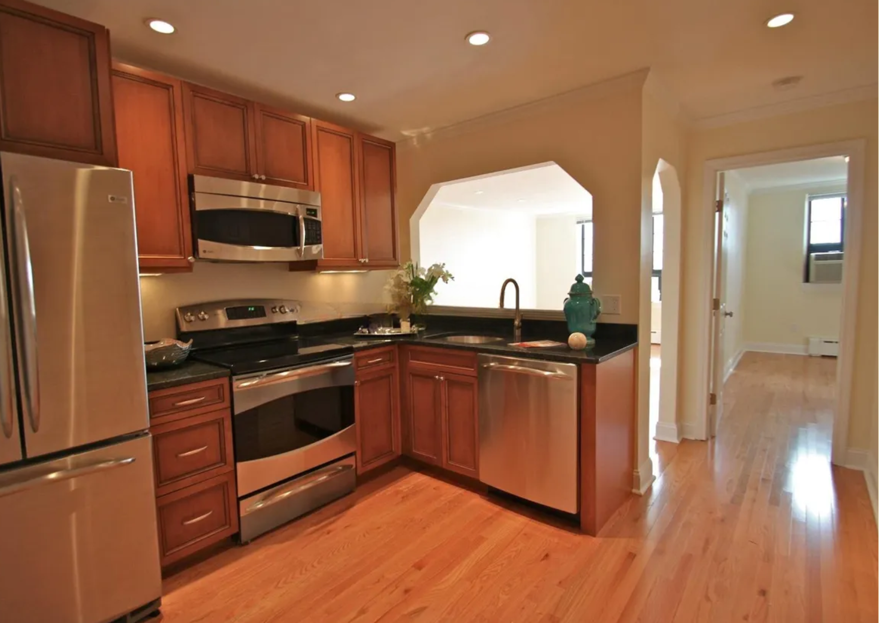 Building Photo - 85 Brattle St