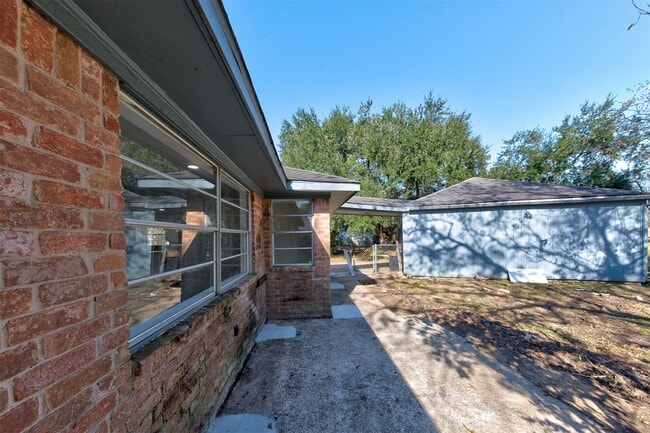 Building Photo - 361 Dawn Hill Dr