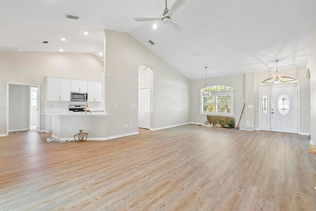 Building Photo - 24 Lakecliff Dr