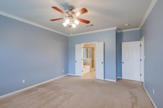 Building Photo - 14821 Fernhill Dr