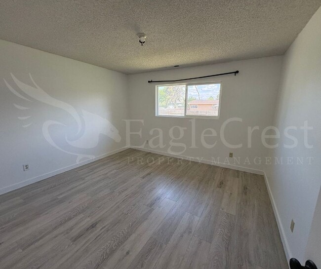 Building Photo - Three Bedroom, Two Bathroom House plus bon...