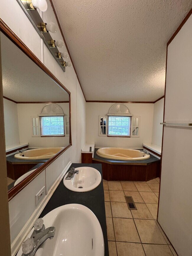 Building Photo - Spacious 3BR/2BA Home in Greenville – Affordable, Comfortable & Close to Everything!