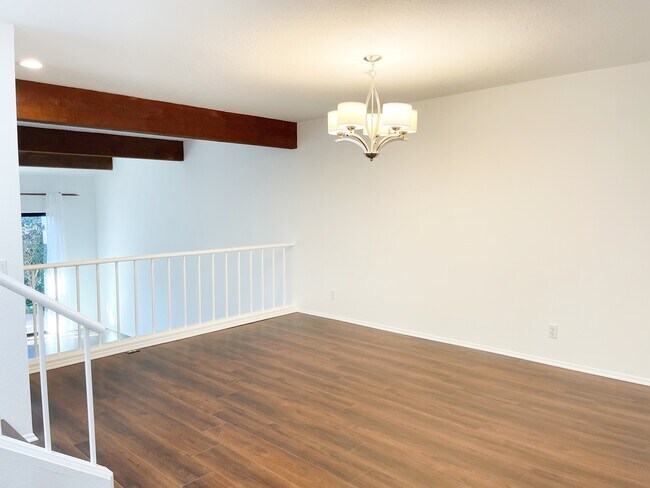 Building Photo - 1450 Palisades Dr