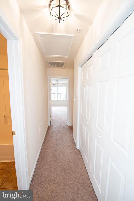 Building Photo - 438 Parkview Ct