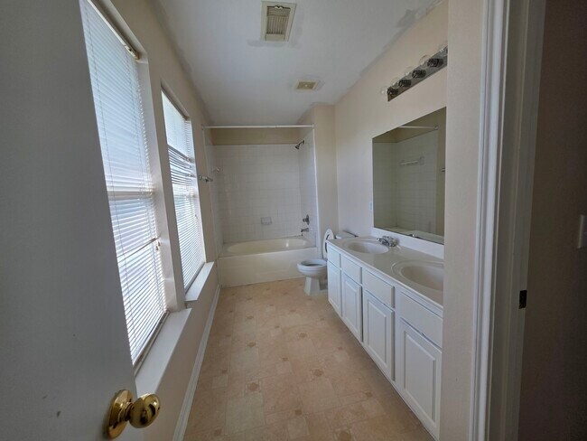 Building Photo - 15127 Blue Creek Ranch Dr