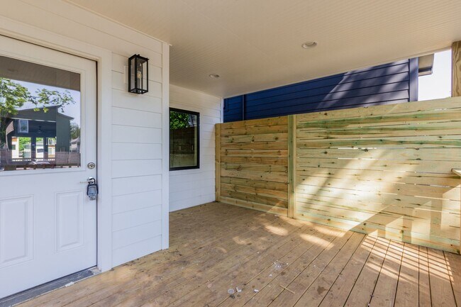 Building Photo - 1822 16th Ave N