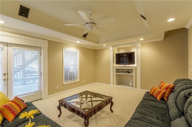 Building Photo - 2242 Lenox Walk NE