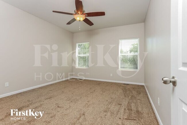 Building Photo - 304 Country Trail Dr