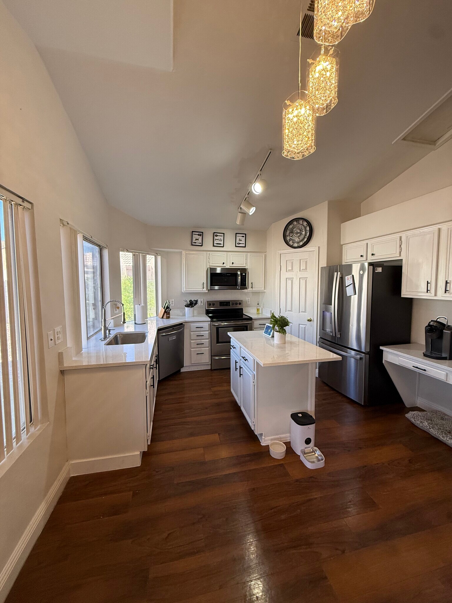 Building Photo - 8868 W Greer Ave