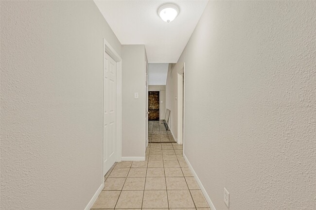 Building Photo - 3718 Simsbrook Dr