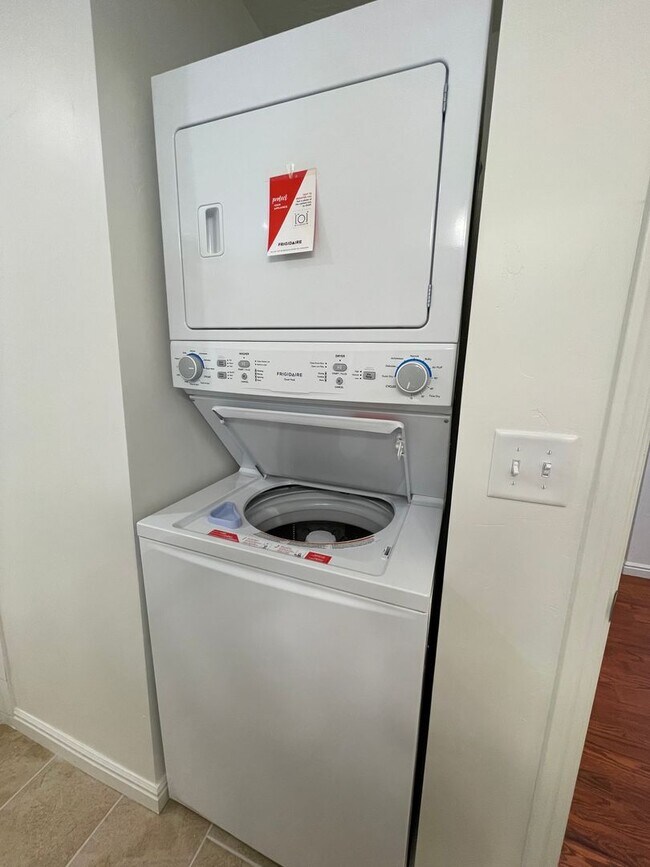 Building Photo - Remodeled 2 Bedroom 2 Bathroom Condo Near BYU