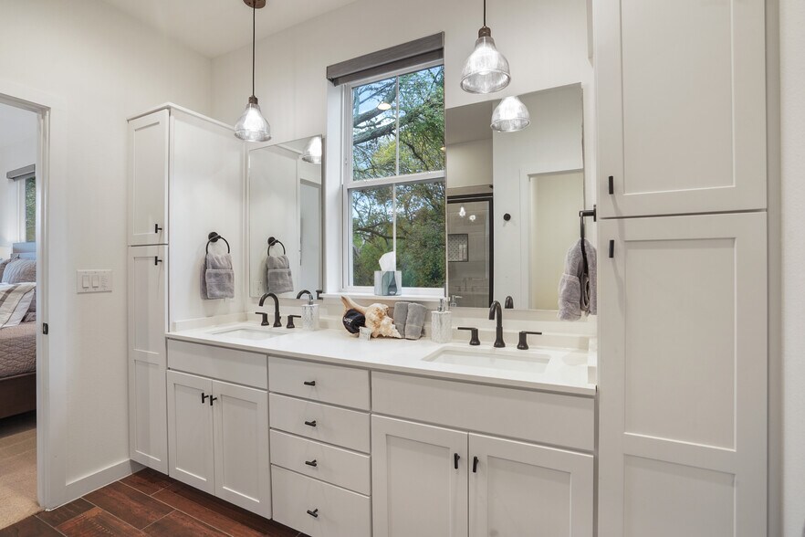 Building Photo - 3809 Valley View Rd