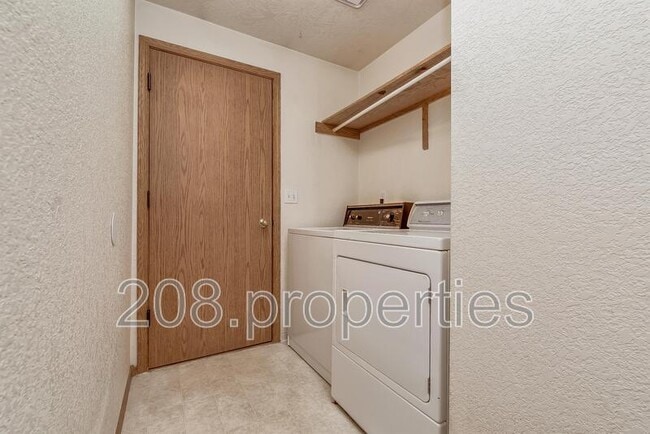 Building Photo - 3425 W Glenn St