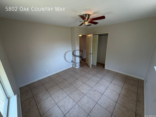 Building Photo - 5802 Oak Country Way