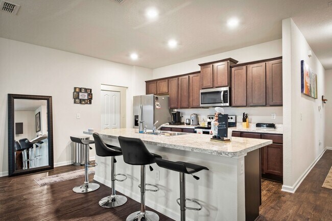 Building Photo - Beautifully Apportioned 2-Story Home in Fox Creek
