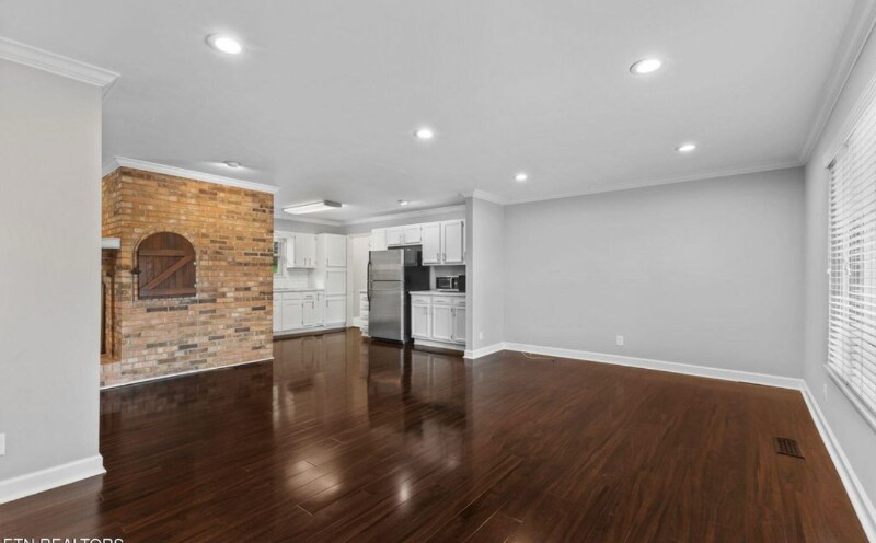 Building Photo - 1221 Southbreeze Cir