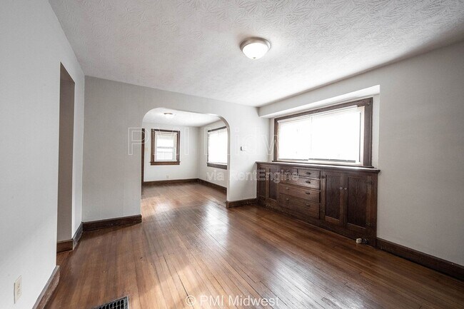 Building Photo - 4850 Hillside Ave