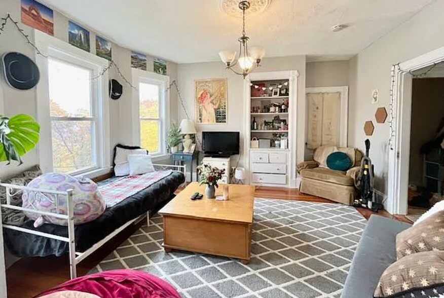 Building Photo - 79 Wensley St