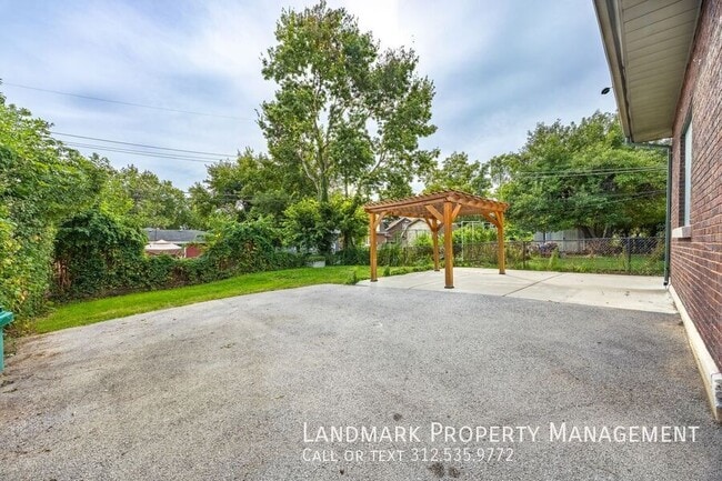 Building Photo - 812 Farragut Pl