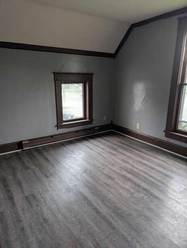 Building Photo - 604 Middlebury St