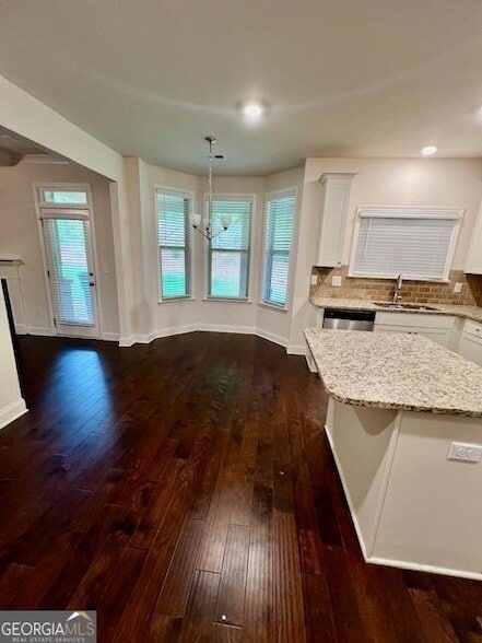 Building Photo - 600 Rosehill Ln SW