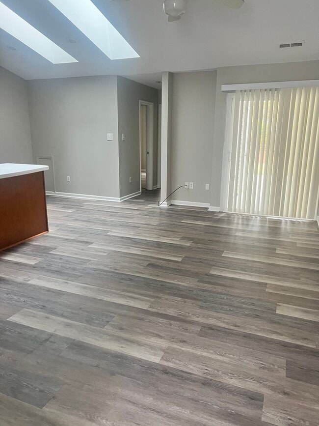 Building Photo - Two Bedroom Two Bath