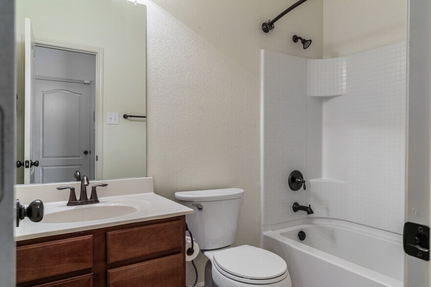 Building Photo - 5708 Sapphire Pool Trl