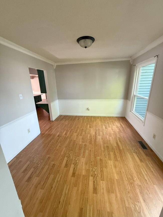 Building Photo - 116 Woodview Ct