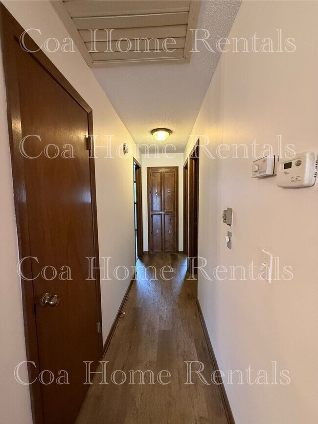 Building Photo - South East side Duplex