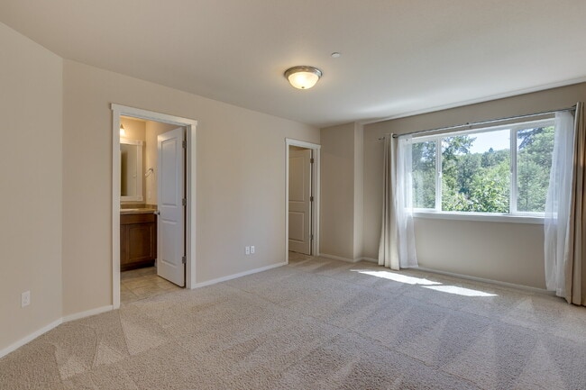 Building Photo - Luxury Home in Kenmore / Bothell!