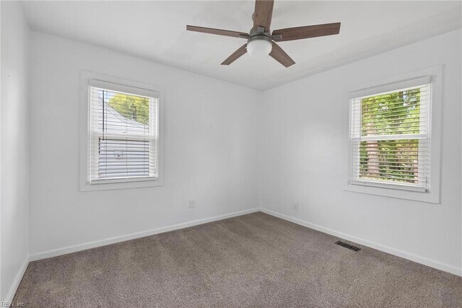 Building Photo - 8507 Chapin St