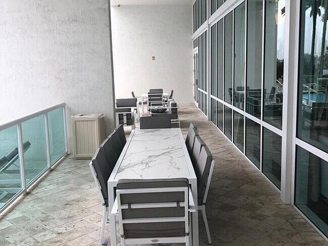 Building Photo - 20201 E Country Club Dr
