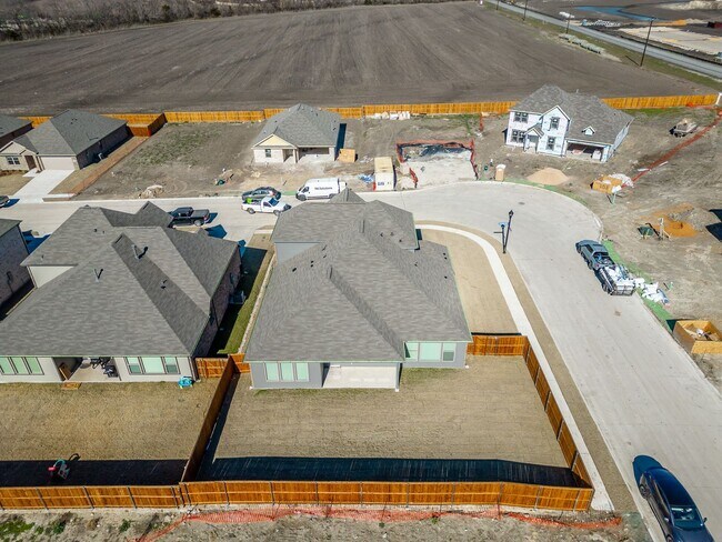 Building Photo - Almost New, Modern Look 4 Bed 3 Bath House in Van Alstyne Available Now!