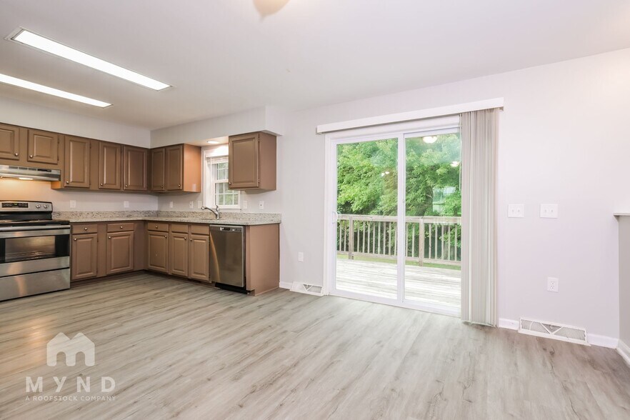 Building Photo - 215 Clearwater Dr