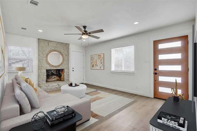 Primary Photo - 1402 Valleyridge Cir