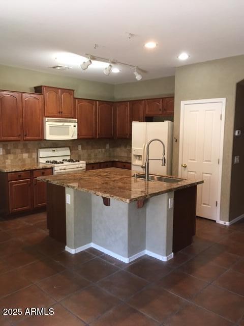 Building Photo - 3636 E Parkview Dr
