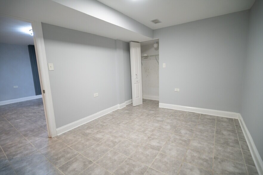 Building Photo - 7522 S Langley Ave