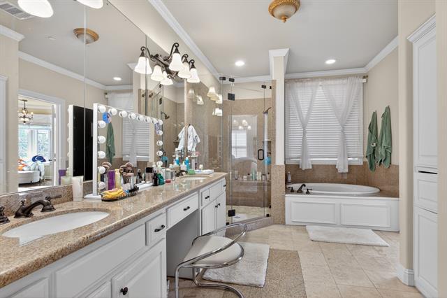 Building Photo - 5801 Hillcrest Ave