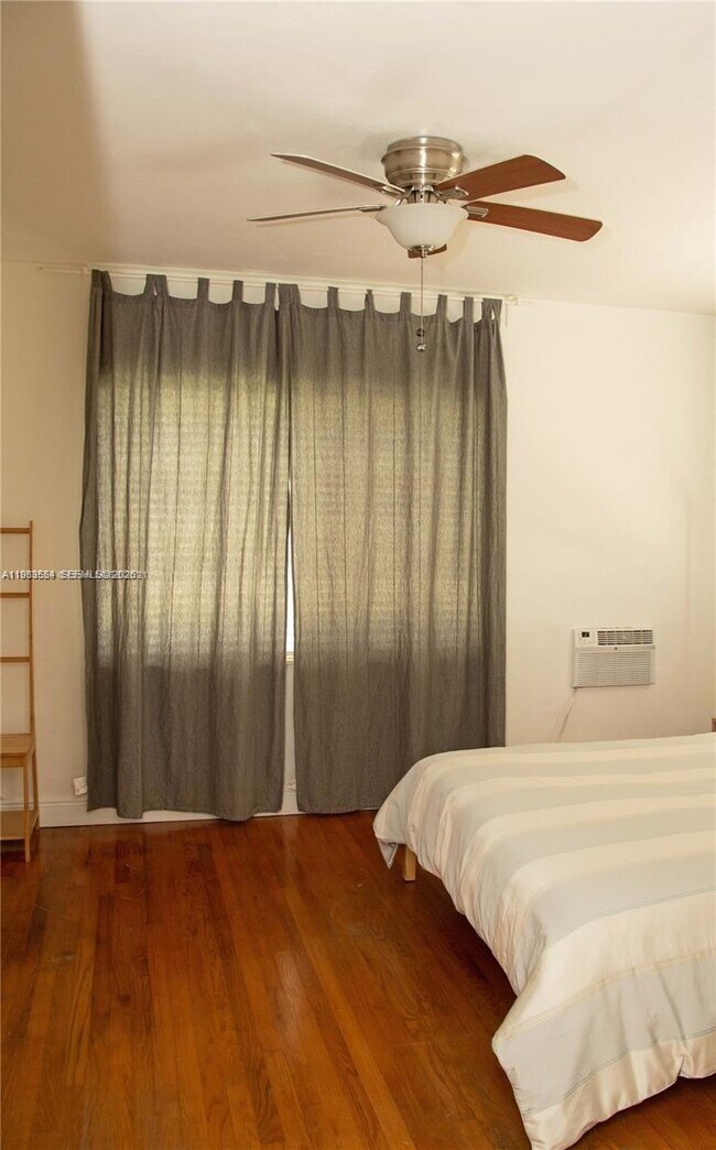 Building Photo - 233 Madeira Ave