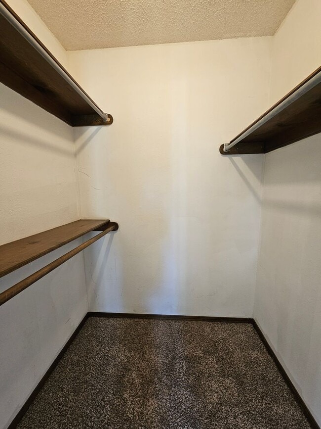 Building Photo - (3) Bed/(1.5) Bath in NE Norman Avail NOW!
