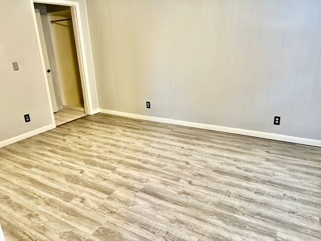 Building Photo - 219 W Main St