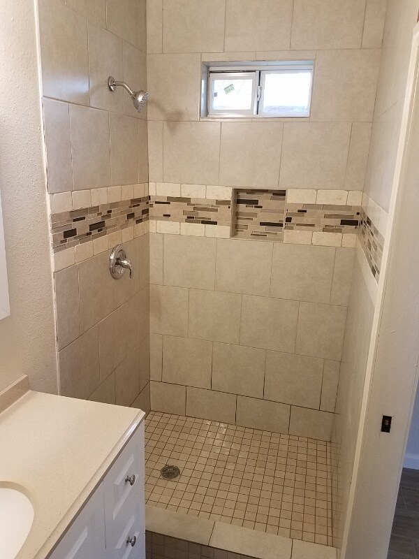 Building Photo - 5227 Vlg Gln Dr