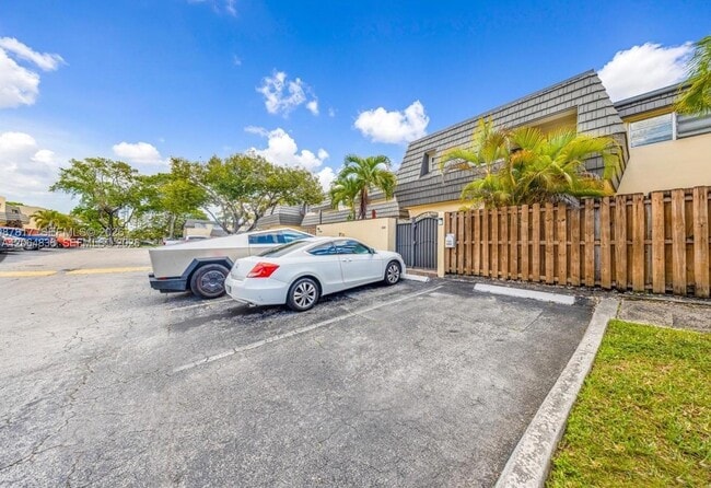 Building Photo - 8383 SW 137th Ave