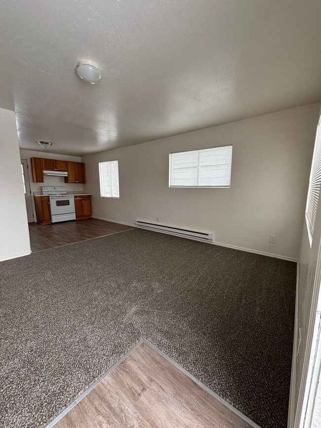 Building Photo - Duplex for Rent  Pet Friendly!
