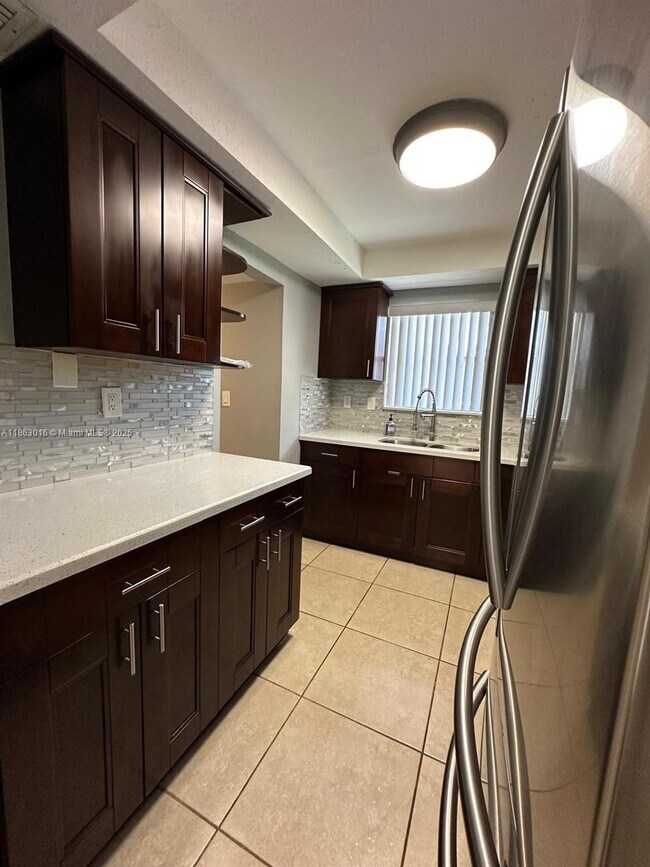 Building Photo - 13707 Kendale Lakes Cir