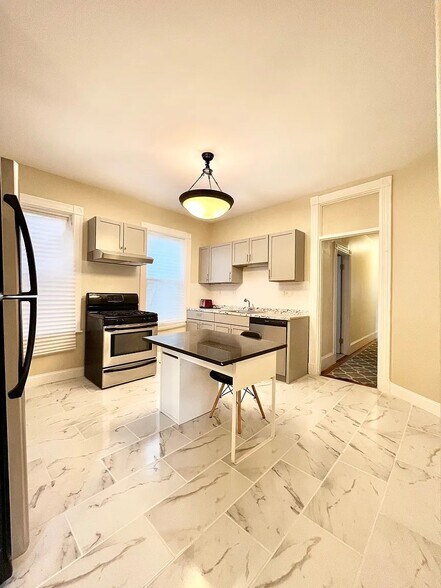 Primary Photo - 10 Bucknam St