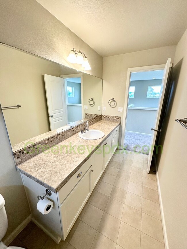 Building Photo - Gorgeous 3-Bedroom 2.5-Bathroom House with...